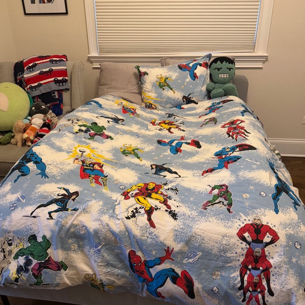 Pottery Barn Kids Marvel Heroes Glow-in-the-Dark Duvet Cover – Full
